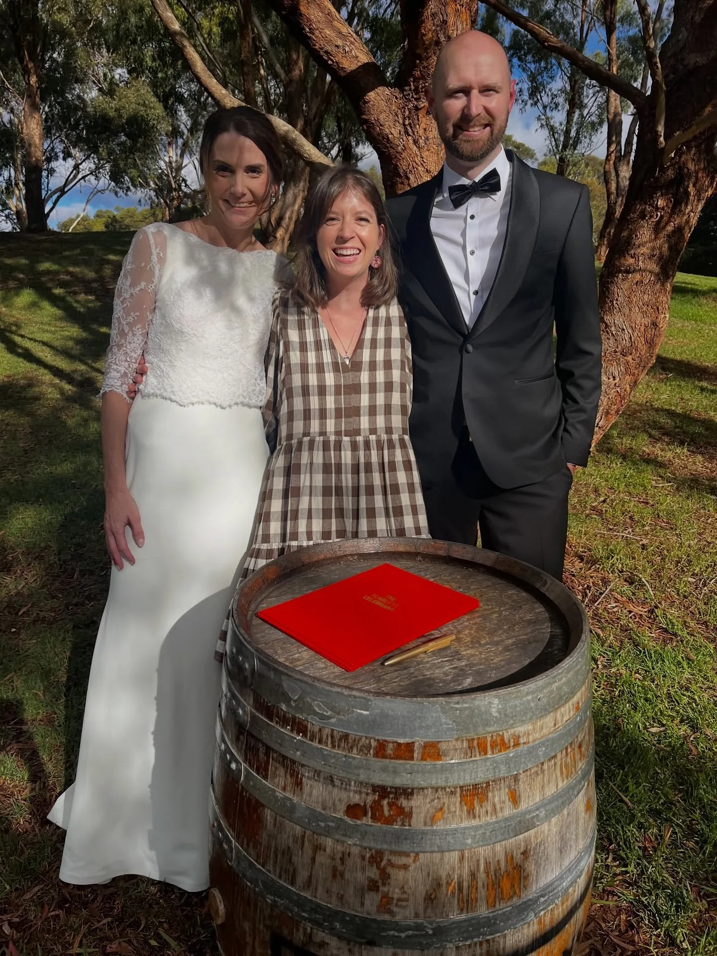 It&rsquo;s been a beat. It&rsquo;s been a busy couple of months during wedding season - so I&rsquo;ve been slow to post!
BUT, it&rsquo;s been very beautiful with lots of lovely brides and grooms like this photo shows 🥰