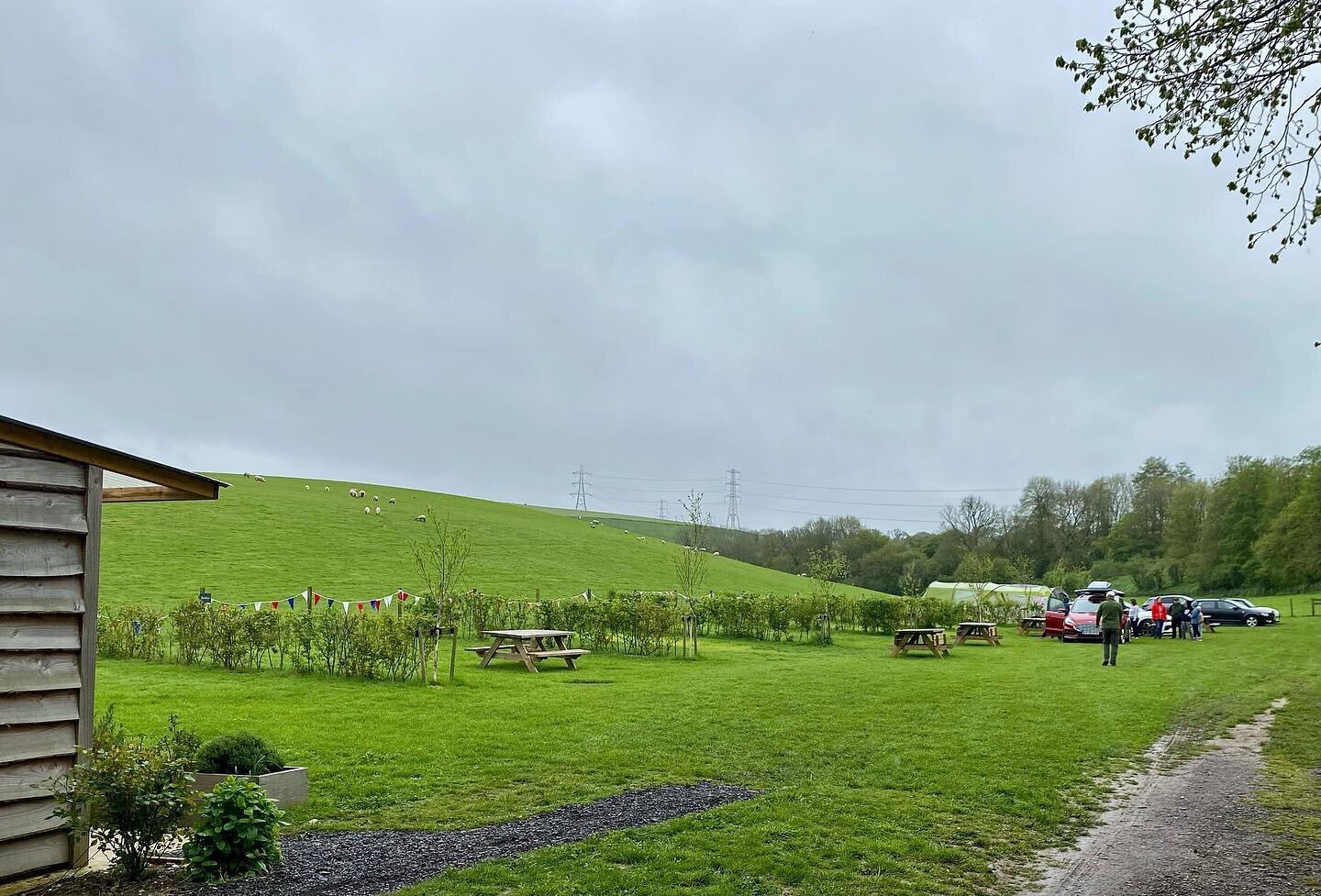 We said goodbye to the last of our Coronation Bank Holiday weekend campers today! What a happy - albeit slightly drizzly today - few days it&rsquo;s been! 👑💕🎉🇬🇧

Our ewes and lambs are now up on the hillside behind our camping pitches, which mak