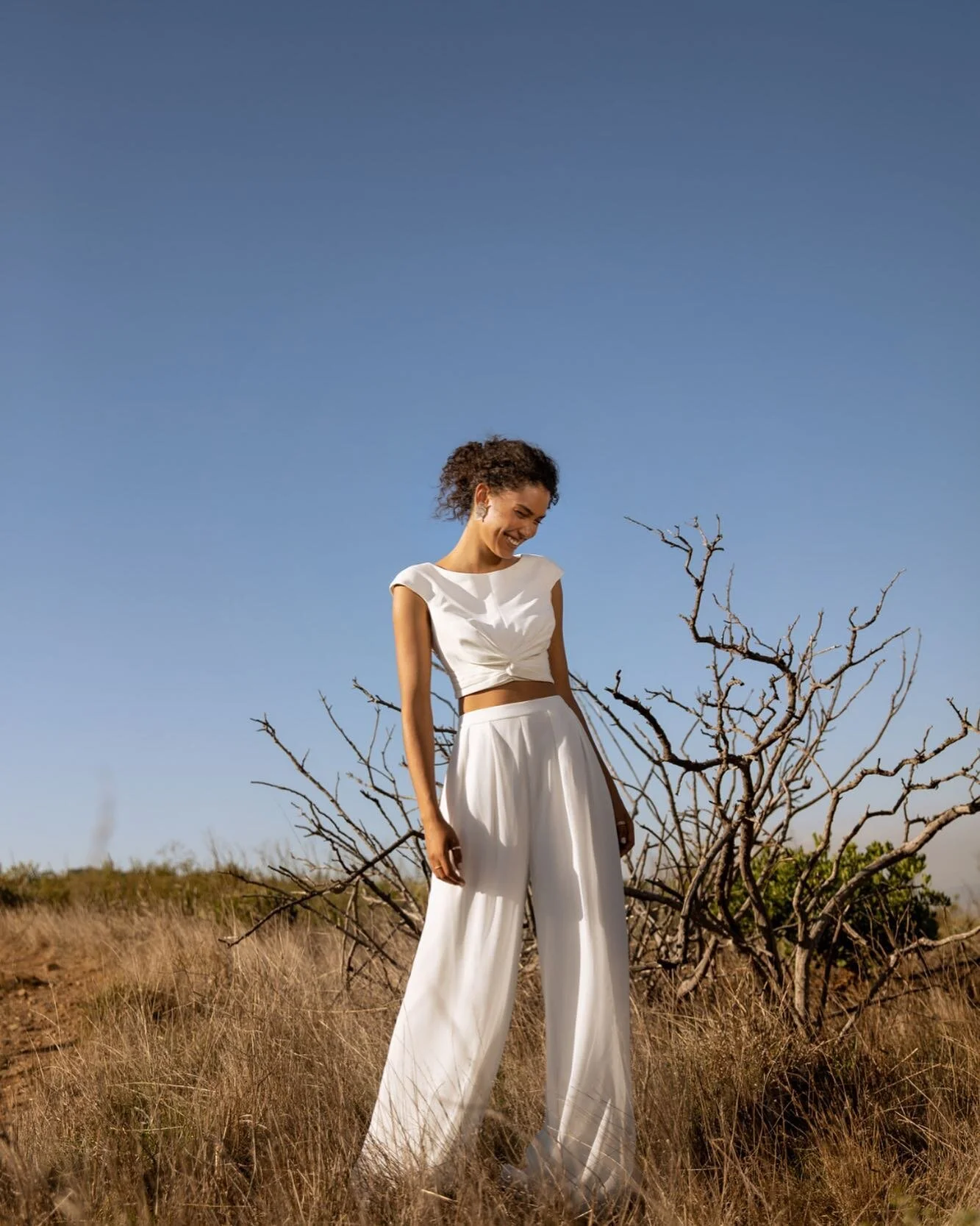 F&uuml;r den ultimativen modernen Brautlook. Die Leigh-Hose ist perfekt f&uuml;r eine coole Stadtbraut oder f&uuml;r einen Brautlook, der vom Tag in die Nacht &uuml;bergeht. ✨ 

_____
#braut #braut2022 #brautzweiteiler #bride #bridetobe2022 #bridetob