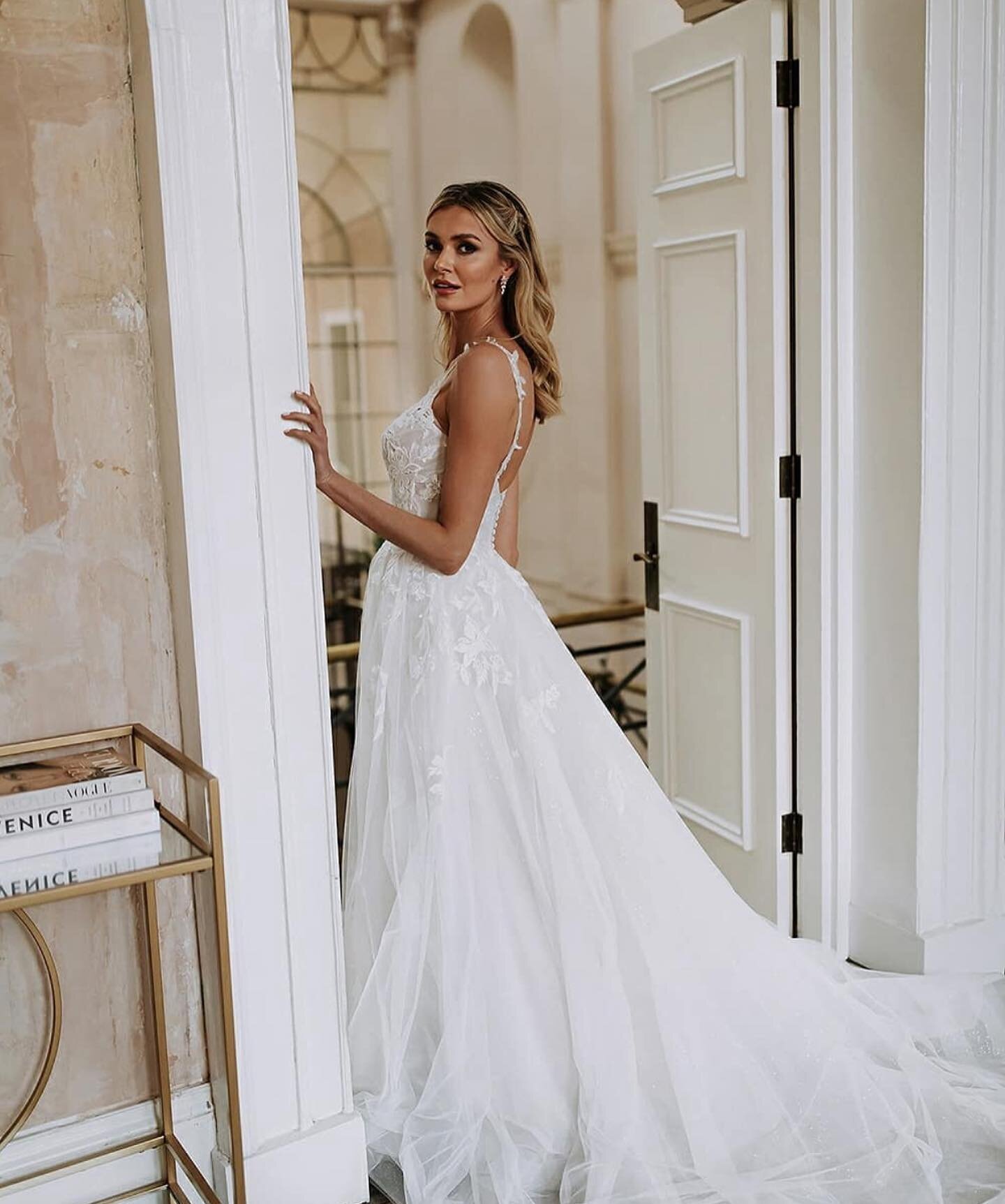 Dieses zarte und leichte A-Linien-Kleid ist ein Hochzeitskleid zum Tr&auml;umen. 💭 

_____
#braut #brautkleid #braut2022 #braut2023 #bride #bridetobe #bridetobe2022 #bridetobe2023 #wedding #weddingdress #hochzeitskleid #hochzeit #frankfurt #darmstad