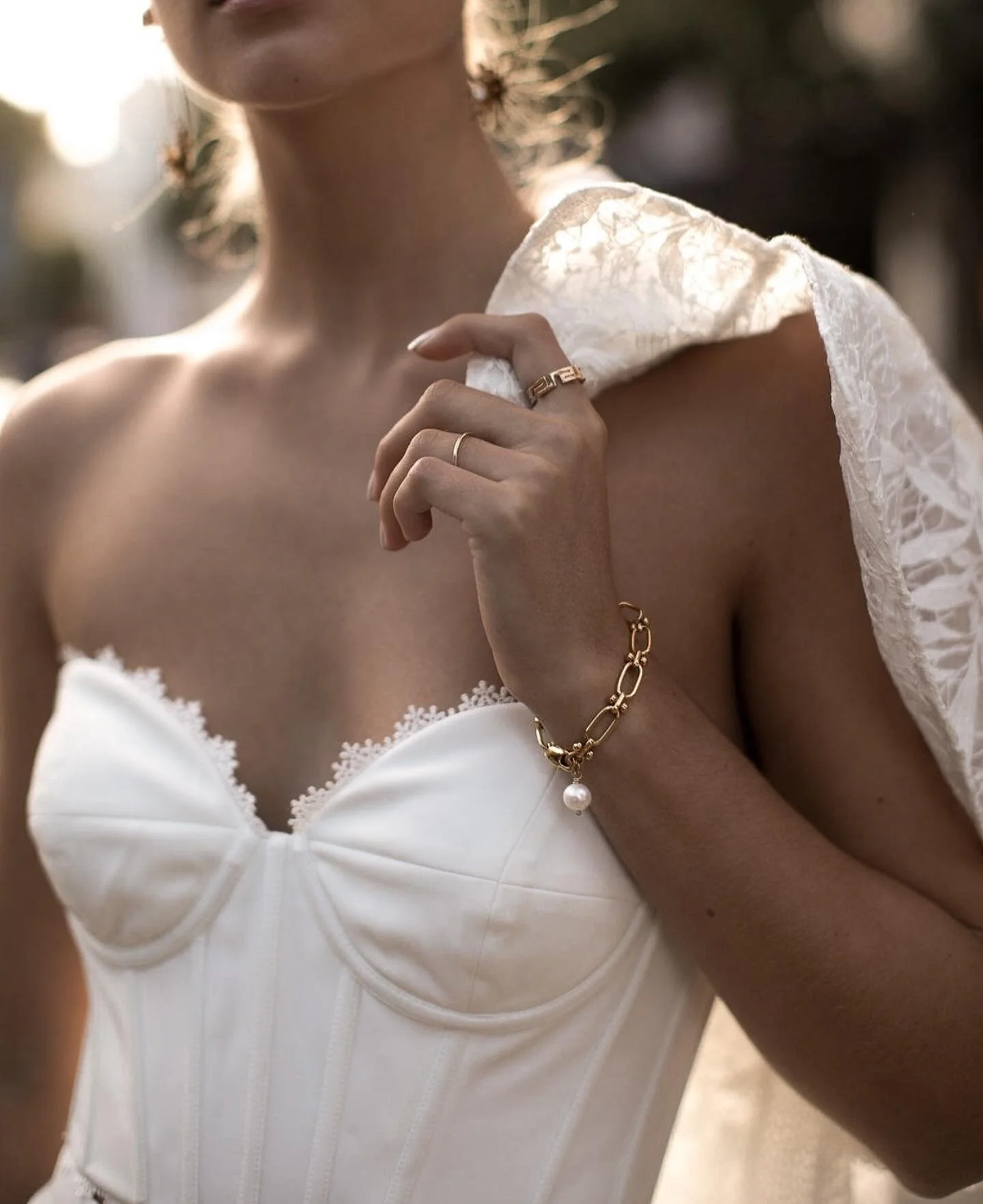 Wir sind ganz verliebt in die Details unserer wundersch&ouml;nen Sierra Corsage🌙 

_____
#braut #braut2022 #braut2023 #brautkleid #brautzweiteiler #bridetobe #bridedress #bridetobe2022 #bridetobe2023 #zweiteilerbrautkleid #zweiteiler #hochzeit #hoch