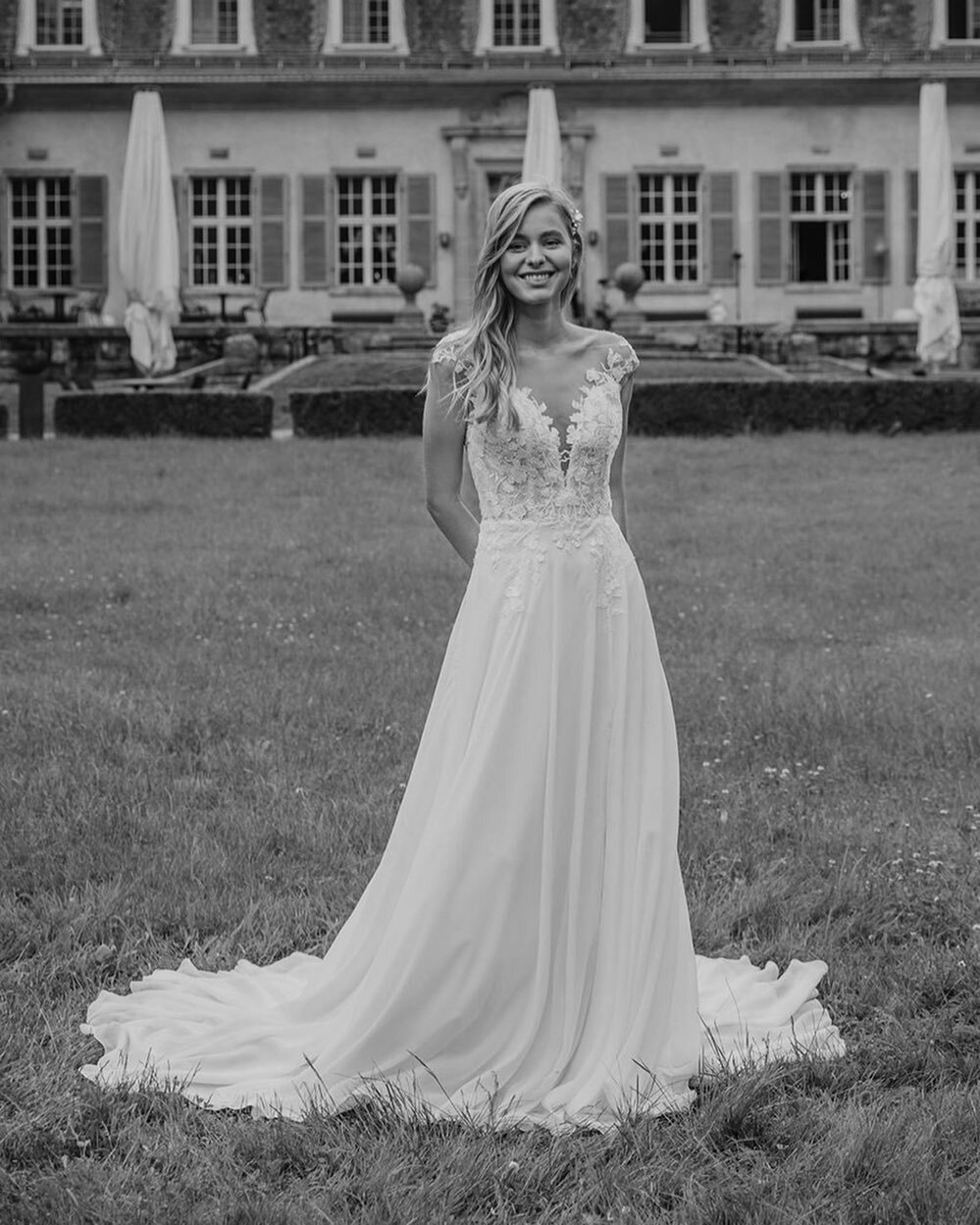 Mit seinem sanften, romantischen Look ist dieses leichte A Line-Modell das perfekte Brautkleid. ☁️

_____
#braut #brautkleid #braut2022 #braut2023 #bride #bridetobe #bridedress #bridetobe2022 #bridetobe2023 #hochzeit #hochzeitskleid #wedding #wedding