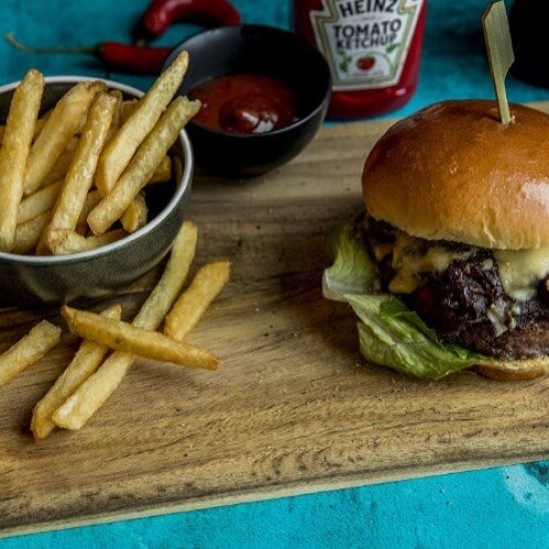 Tid for burger!
Test ut b&aring;de vegetar og klassikeren Nydalen burger.

Vi &aring;pner kl. 1600 og gleder oss til &aring; se dere👋