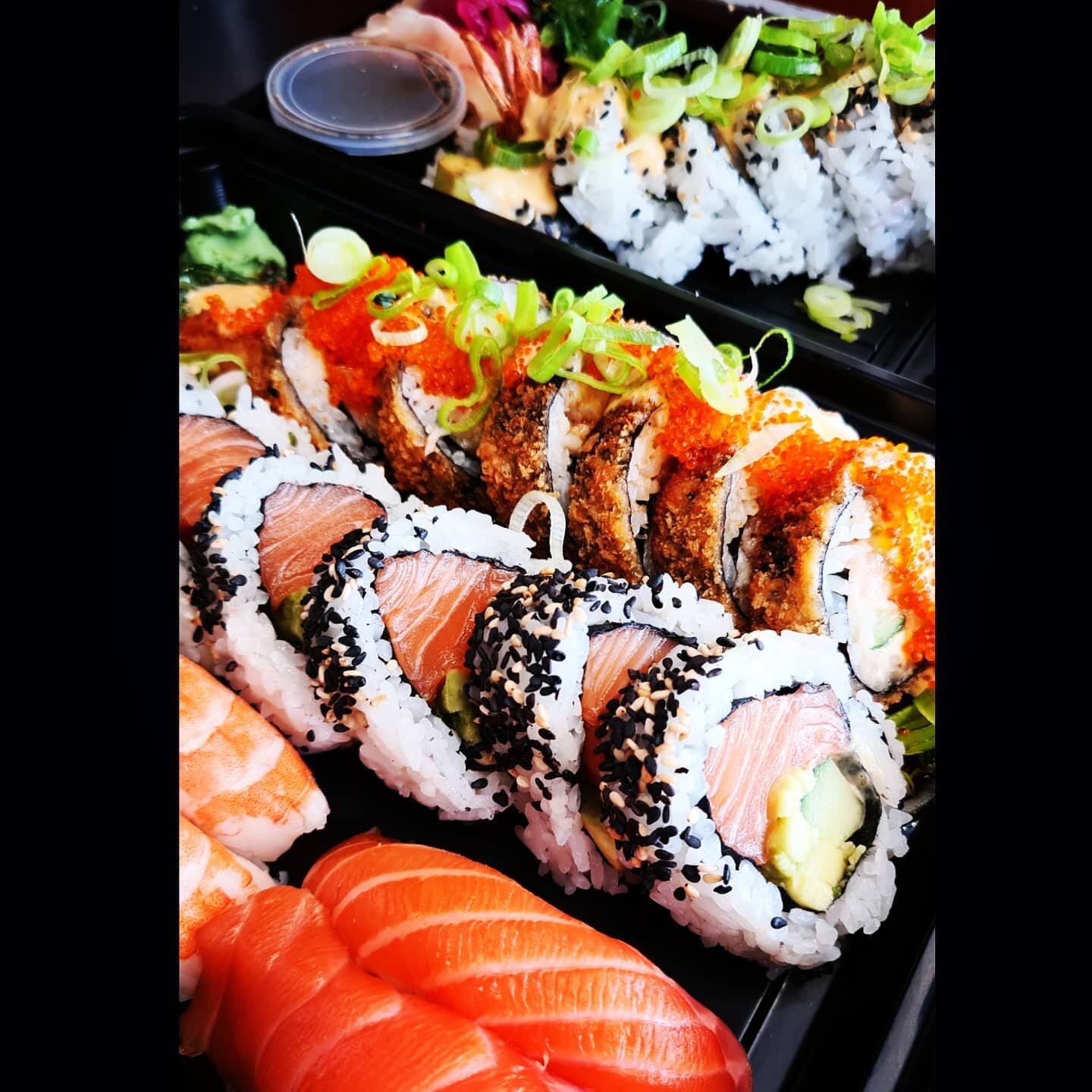 Foodtrucksushi!
#teamlovundkokken
#crispylovund
#foodtruck 
#sushi
#lovundkokken 
#ferskestelaksen 🐟🐟
