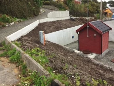 Mur på tomt