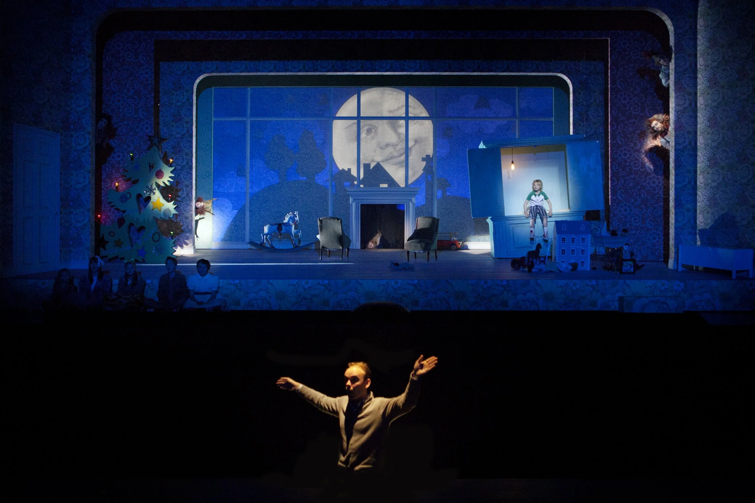 Ville conducting audience.jpg