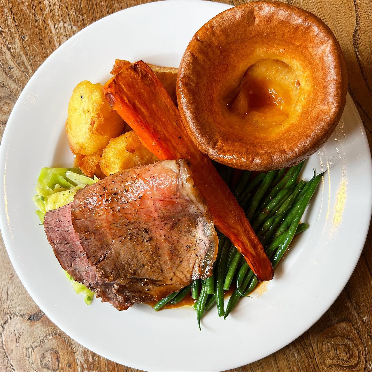 Sunday is just around the corner, which means it&rsquo;s time to indulge in a delicious roast 😋 book your table by giving us a call or via our website 🥂 

#sundayroast #kensalrise #queenspark #thechamberlayne