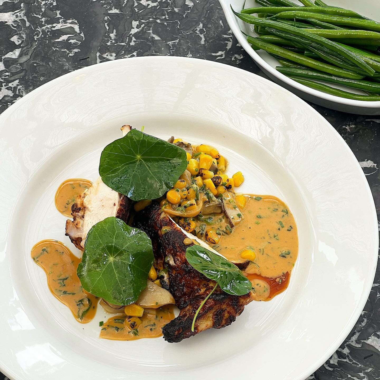 Have you tried our delicious Suffolk chicken? Accompanied by wild mushroom, sweetcorn, fine beans &amp; mustard sauce 😋😋 

#kensalrise #thechamberlayne #kensalgreen #queenspark