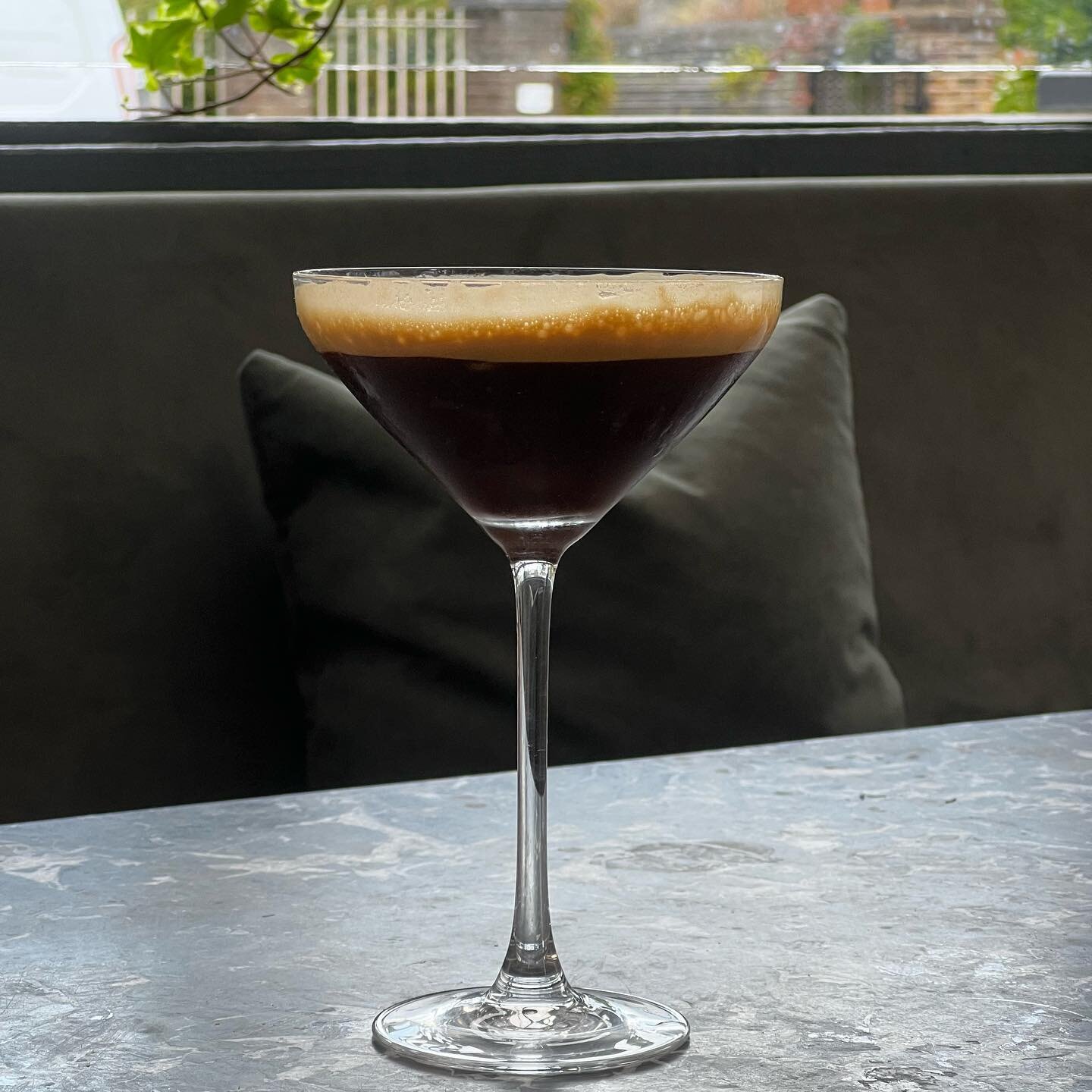 Monday Martini? Cure the blues from the British summer time with an Espresso Martini pick-me-up 🍸 

#espressomartini #kensalrise #thechamberlayne #kensalgreen #queenspark