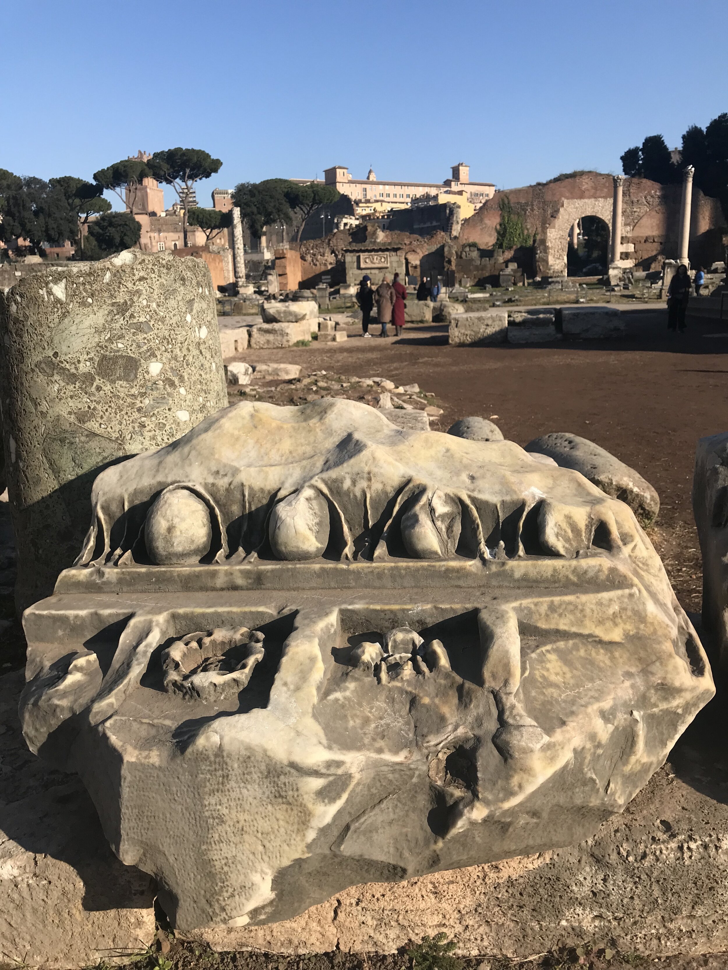 ancient_roman_fragments_at_forum.JPG
