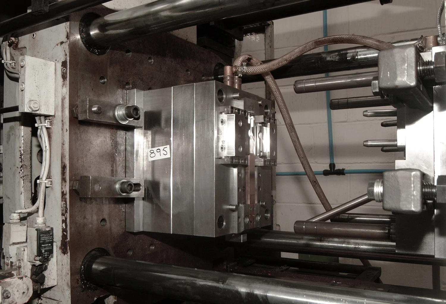 Weston Injection S.B.Weston Plastic Injection Moulding