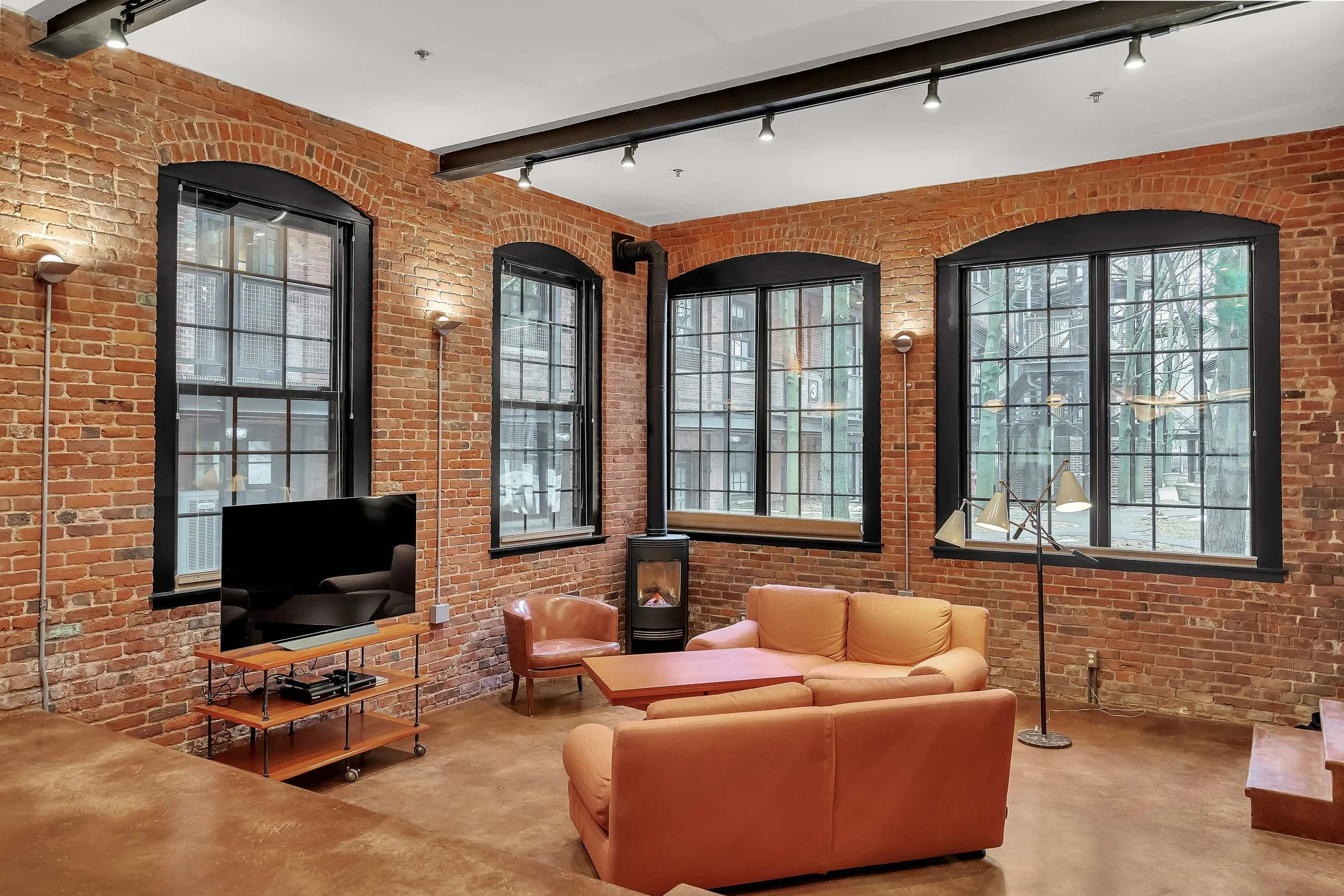 _DMW1013 - small.jpeg