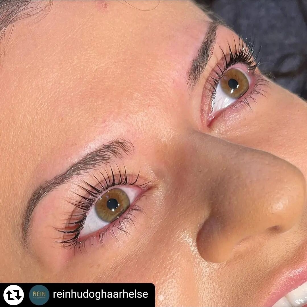 G.E.L. Keratin Lash Lift is a world-leading treatment that lifts, bends, adds volume, colors and STRENGTHENS your natural lashes! 😍 

💚 Fruit &amp; plant extracts
💚 Organic conditioner
💚 Silk peptides
💚 Keratin 

❌ NO Harsh Chemicals⁣
🙅&zwj;♀️ 