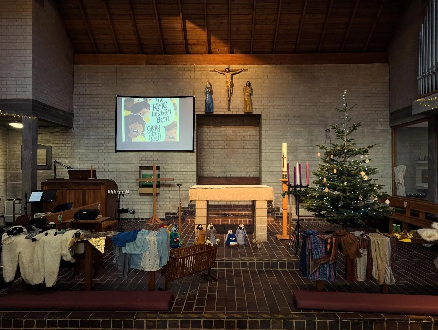✨ NATIVITY ✨

We were honored to host Jenny Hammond&rsquo;s reception classes today to share the story of the &lsquo;Noisy Christmas!&rsquo; 📖 Sixty fantastic children brought the magic to life here at Holy Trinity Church. 😇
It was such a joy to se