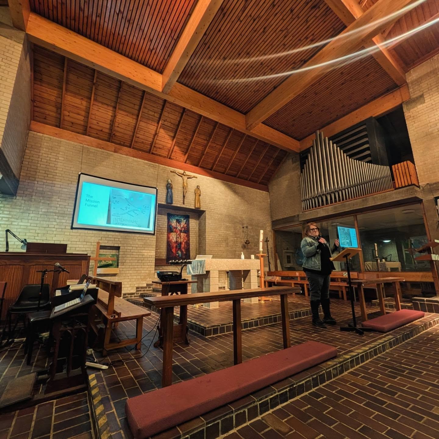 Thanks to @revbecschallis both Archdeacon Mike and Archdeacon Chris and Area Dean Tim, alongside churches in our Deanery for sharing all that God is doing through of the local churches and the part that SMIBB is playing in some places - grateful to h
