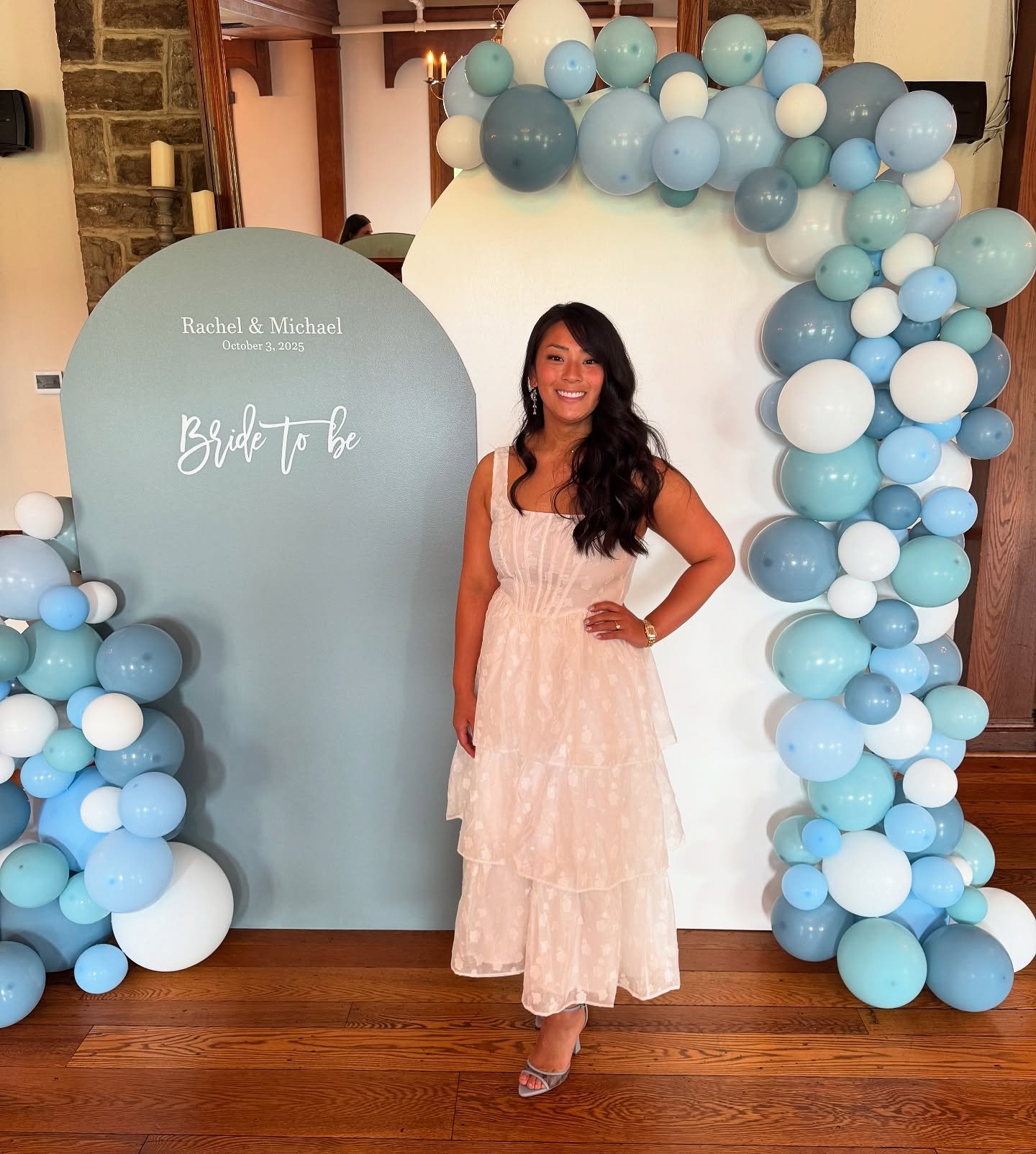 A beautiful, bronzed bride-to-be! 💍

One round of Express for this glowing babe 🩵