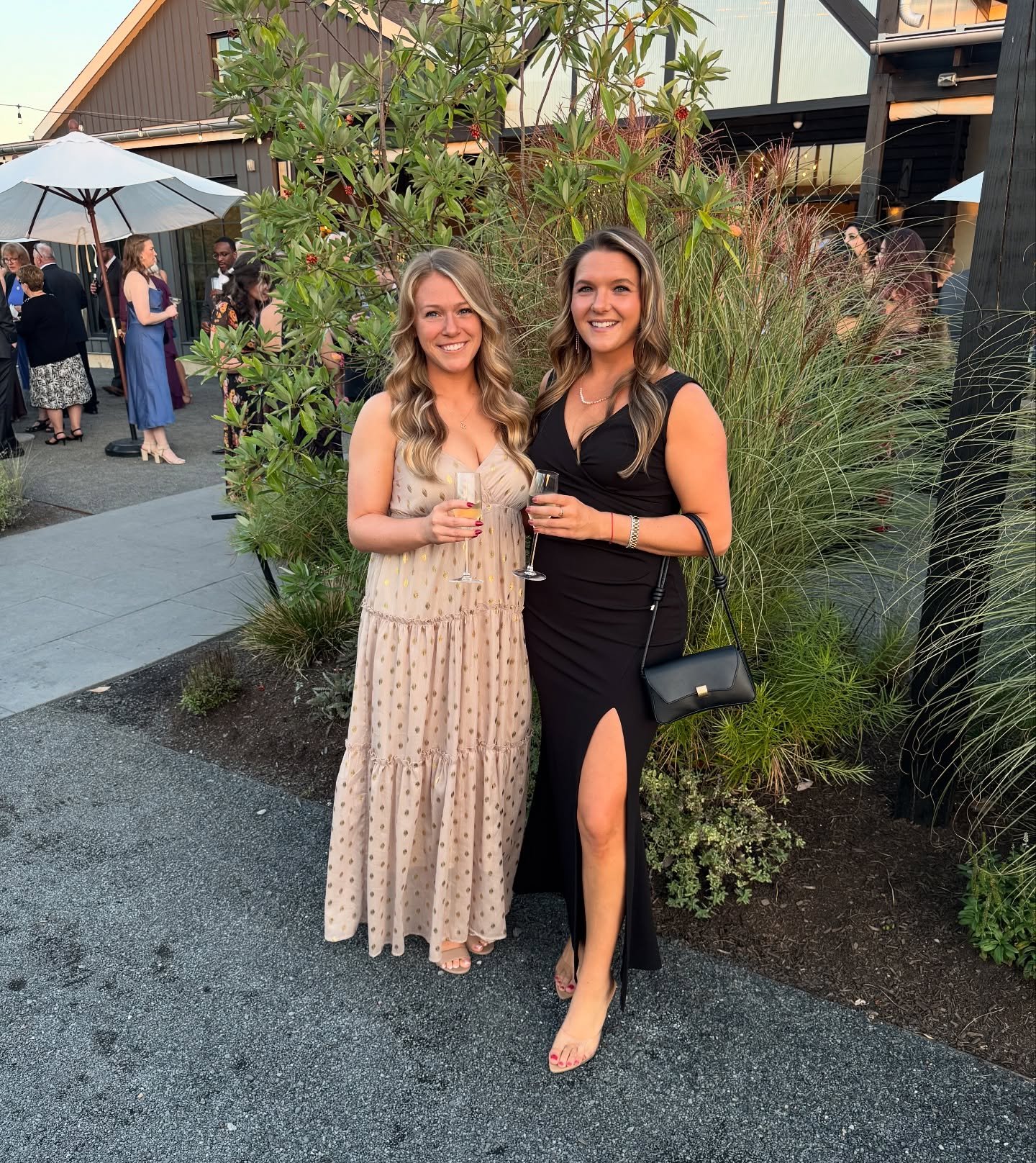 1 round of Express for the girls 👯&zwj;♀️🤎🥂
