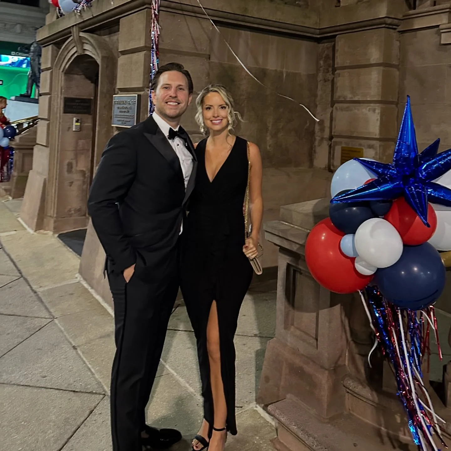 Fall Ball ❤️💙 

1 round of Express for the perfect Fall glow 🤎✨