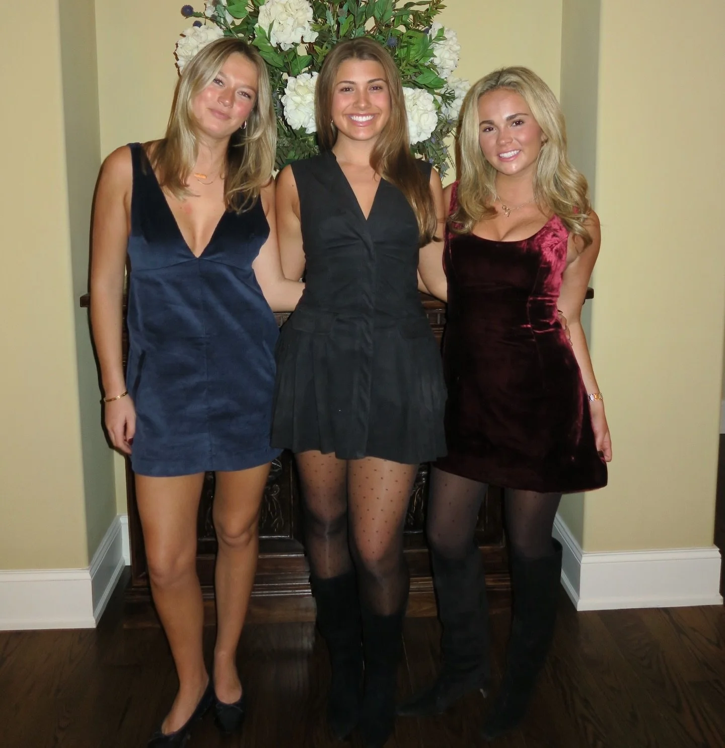 Hope everyone had a wonderful Thanksgiving week with family &amp; friends 💐

These bronzed babes got ready to see old friends with Express tans 🔥🤎