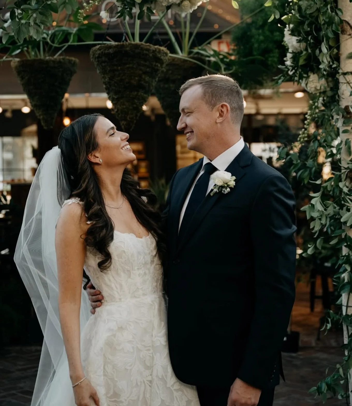 CONGRATULATIONS TO THE NEWLYWEDS 🥂

One round of Express for the perfect bridal glow ✨🤎