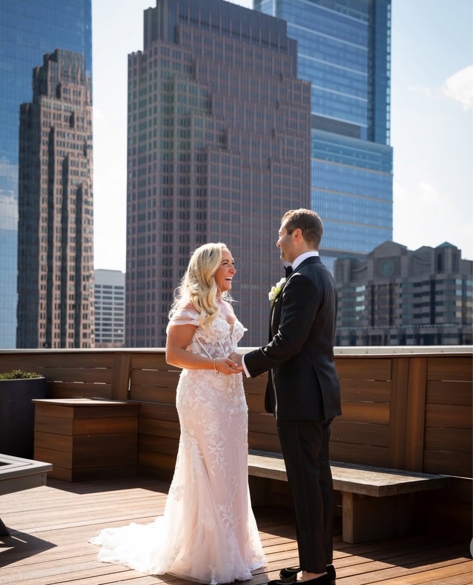 A beautiful, bronzed Philly bride 🤩 

This one is extra special for us! 🥹 Congratulations to the beautiful couple! 🥂

Express alwayssss for this babe 🤎