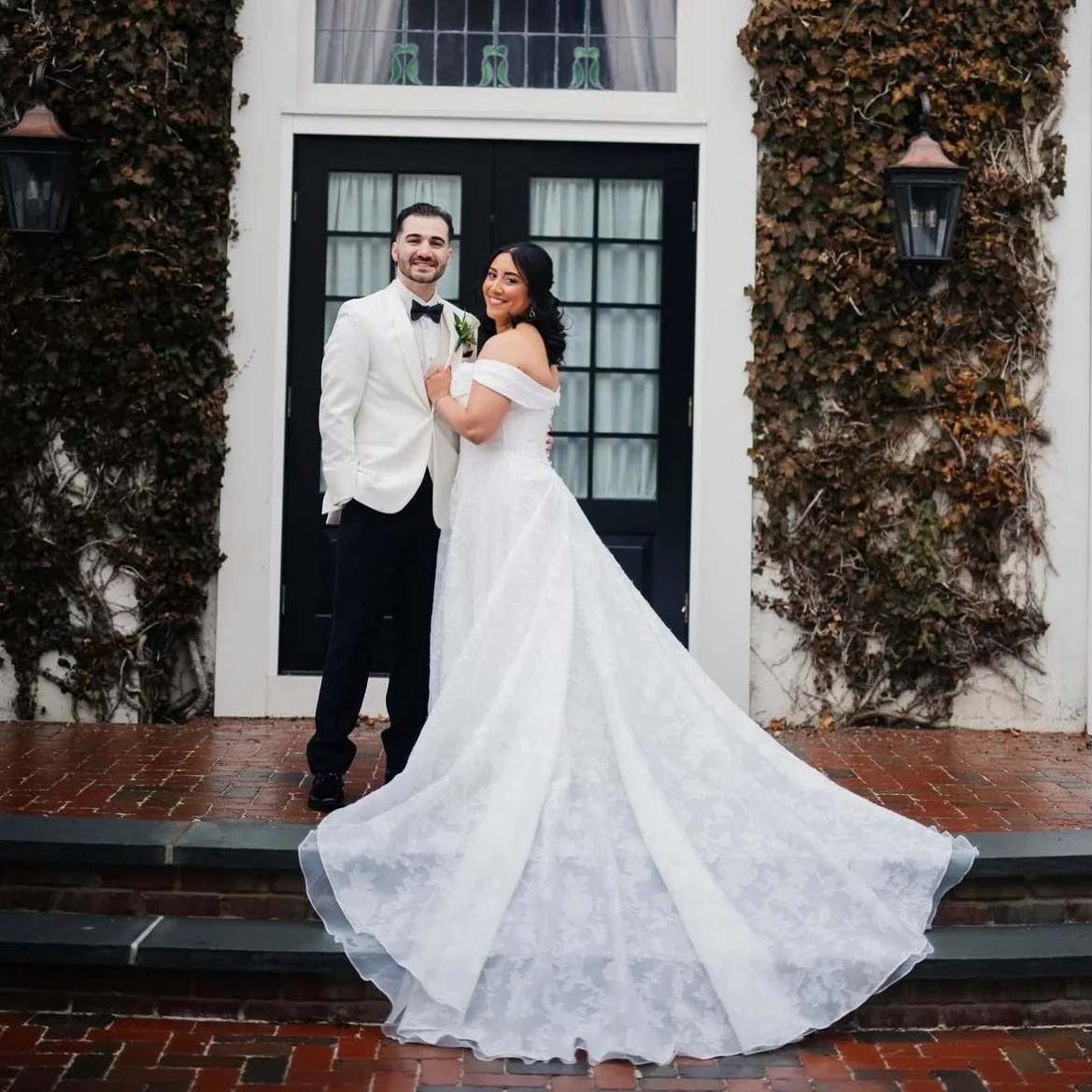 A beautiful, bronzed bride on her wedding day! 🤩 

Congratulations to the newlyweds 🥂🤎