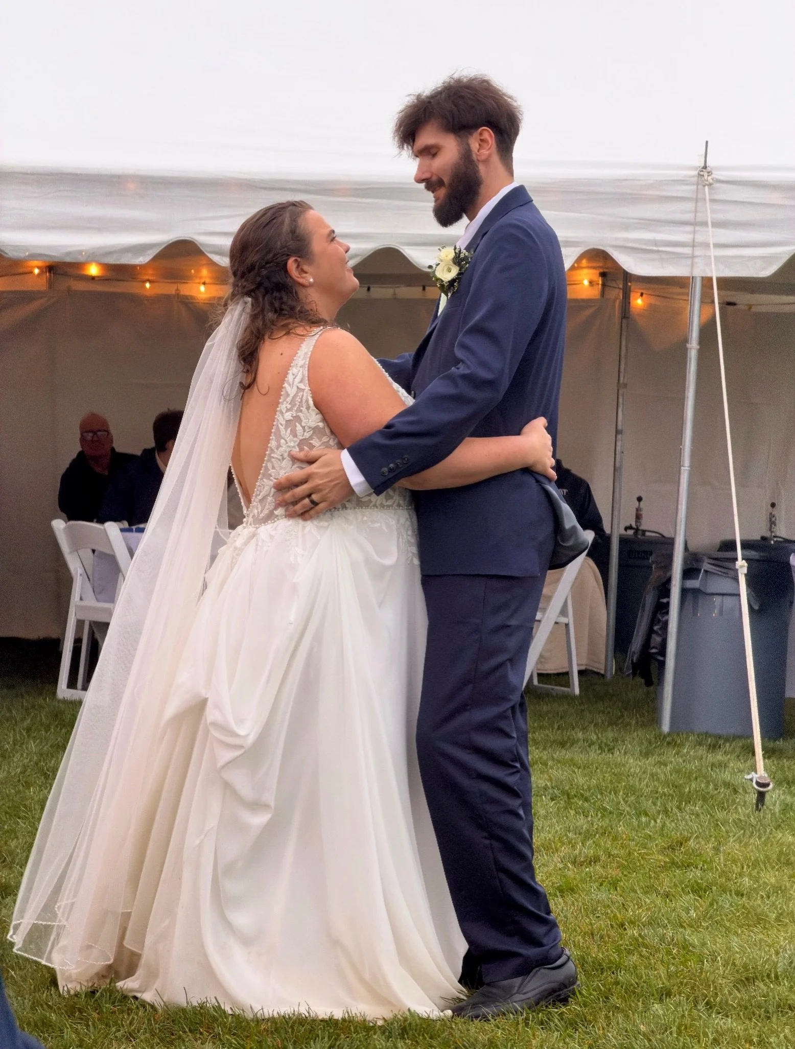 A beautiful, bronzed bride! 🤩 

Congratulations to the newlyweds 🥂🤎