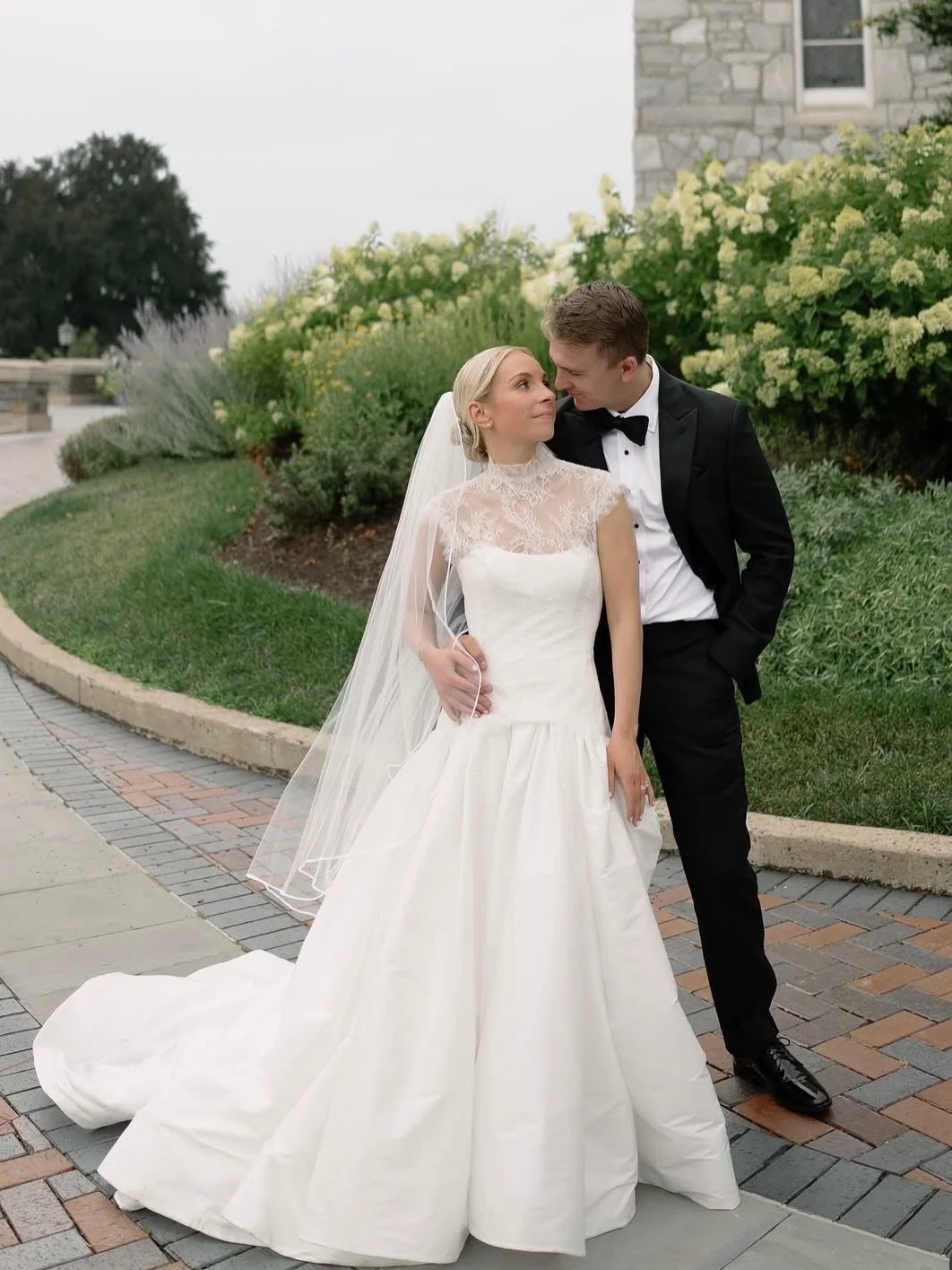 Congratulations to the newlyweds 🥂

One round of Express on this beautiful bride 🤎✨