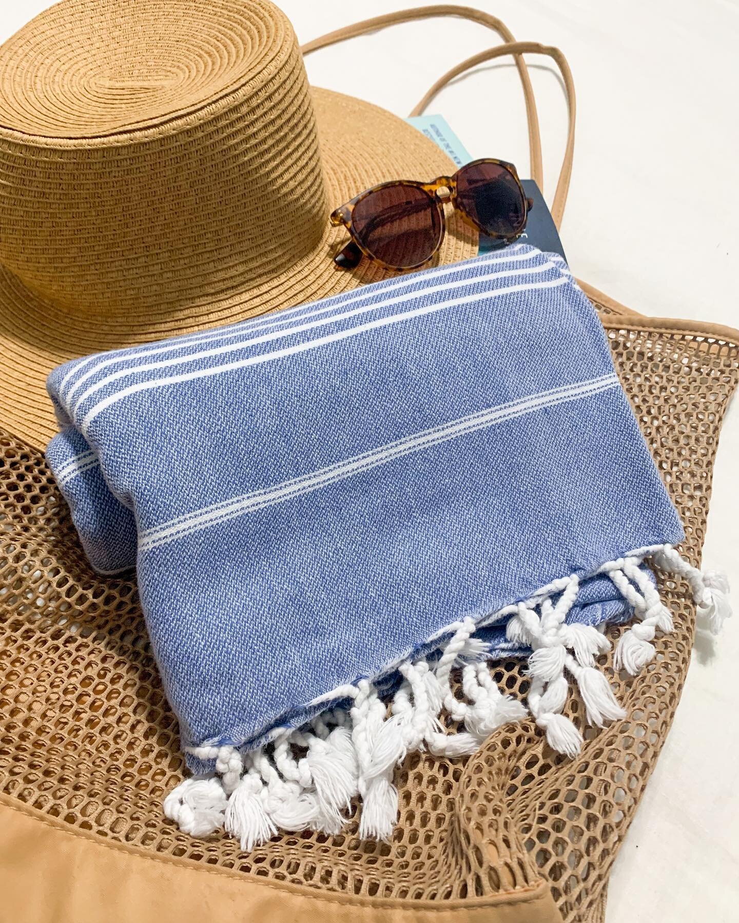 🌸 Mother's Day Gift Guide 🌸
Today's Gift Idea:  A Turkish towel from @ltswims 

This gift is perfect for the mom who loves the beach. We love this towel because (1) it dries so fast, (2) its impressively soft, and (3) its compact, which means that 