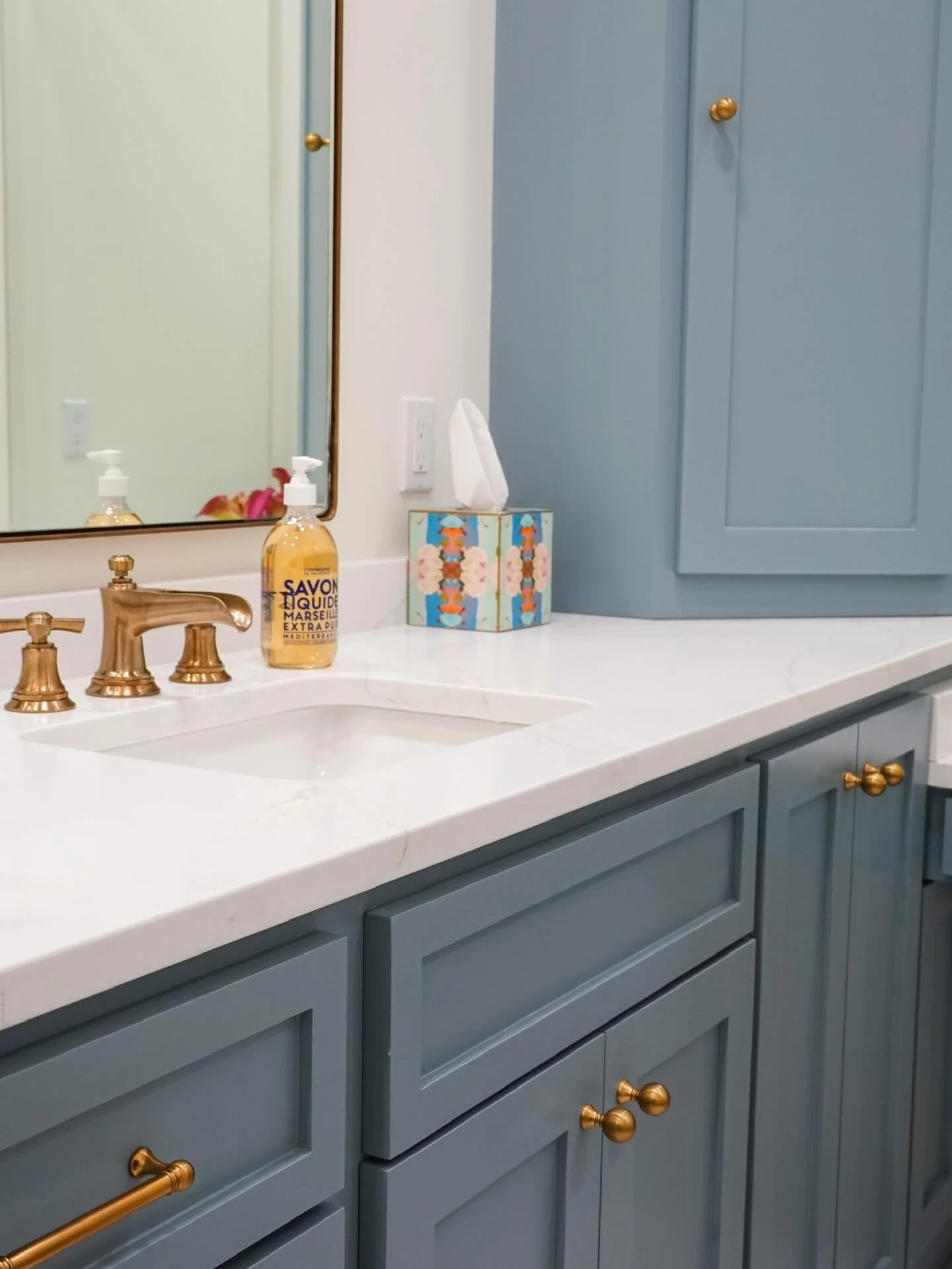 Some of our styling favorites 🩷

✨ Floral tissue box cover 
✨ Angelfish sculpture 
✨ Ginger jars 
✨ Ruffle tortoise vase 

Shop in-store and online. In-store pickup and gift wrap available.