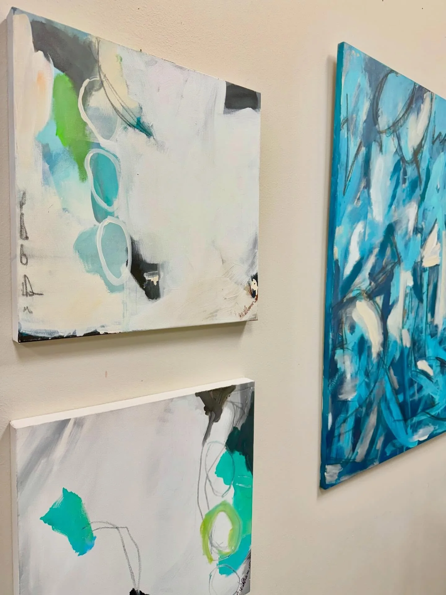 Our latest art pieces are extra special🤍
Each was created by our very own, Betsy Williamson!

Full of personality, just like herself, her work brings unique touches you will not find anywhere else.

Stop by and check these new pieces out✨