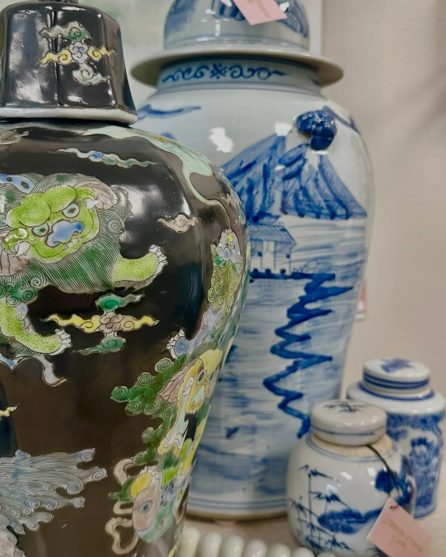 Don&rsquo;t let the gloomy weather give you the blues 💙 because we&rsquo;ve got all the blues waiting for you at Streamline! From decor and furniture to gifts and accessories&hellip;stop by and brighten up your space with the prettiest shades of blu