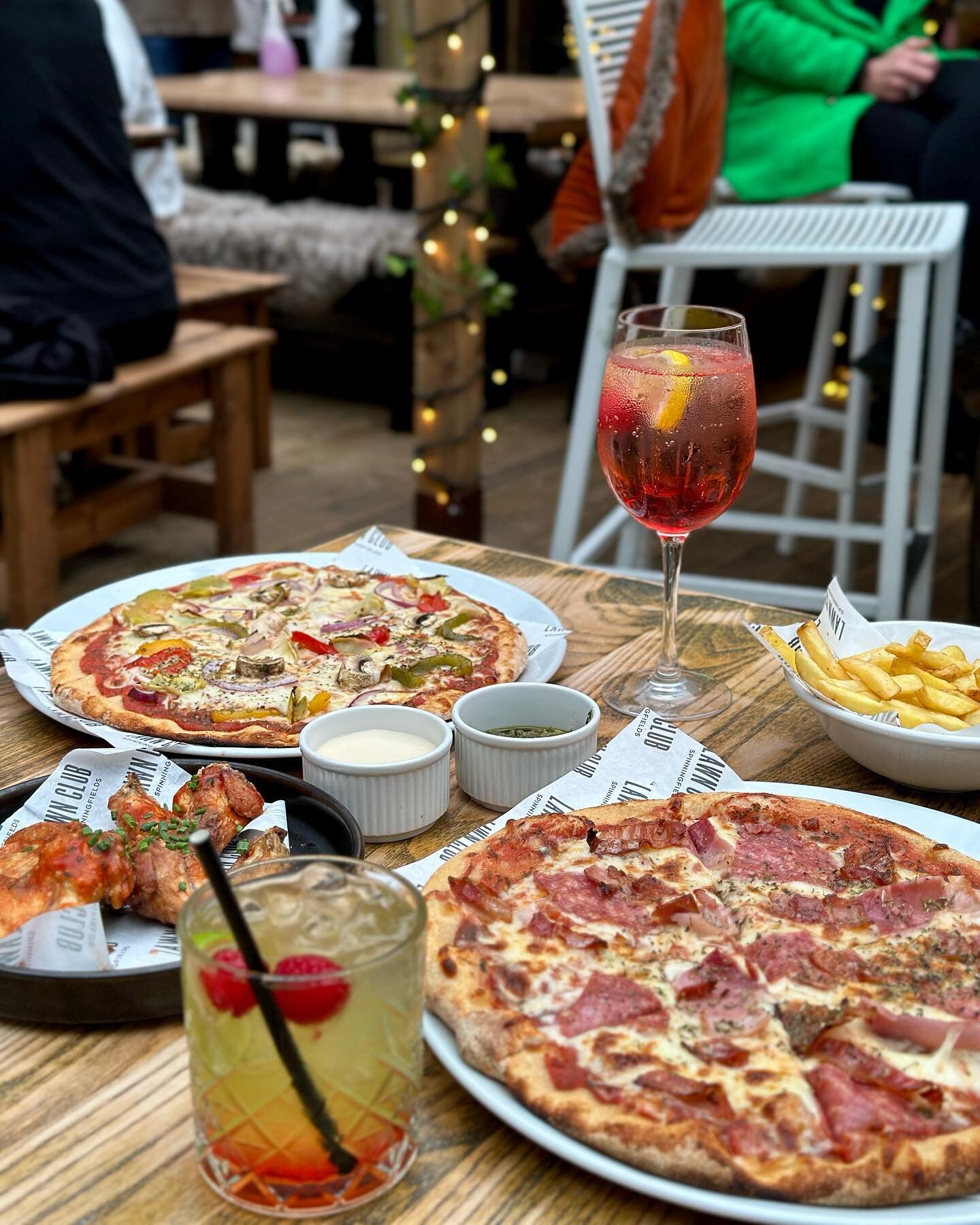 It's brunch o'clock! 🍹🍕

Treat yourself to our Bottomless Brunch featuring a delicious main and side dish, with your choice of unlimited Pimm's Sundowner Spritz, Mimosa, Prosecco, or Birra Moretti. 

Take your taste buds on a journey with our famou