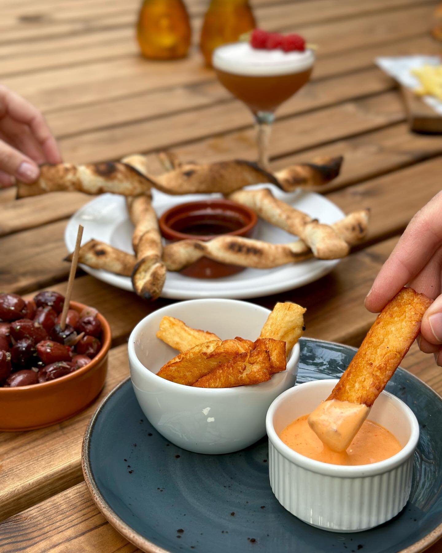 Step into a foodie's paradise! 😍🍴

Our halloumi bites, olives, and dough sticks are the perfect appetizers for our refreshing French martini. 

Come indulge in the flavours of paradise with us today! 🍢🍸

.

.

.

#foodieparadise #foodielove #food