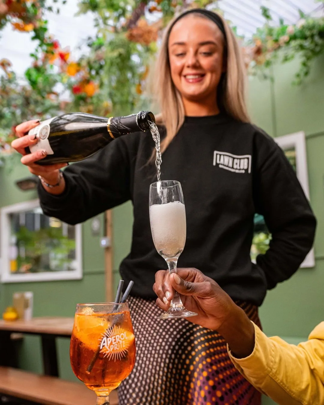 Like Rihanna once said, pour it up, pour it up 🥂
At Lawn Club, it’s always a party, because Bottomless Brunch runs 7 days a week! 🎉
Bubbles, bites, and good vibes only. 😍
#bottomlessbrunch #manchester #prosecco #manchesterbottomlessbrunch