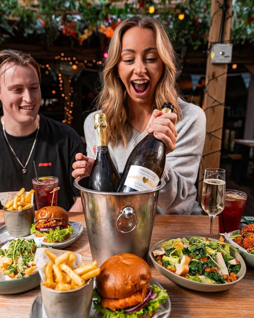 WE’RE IN OUR COSY BOTTOMLESS ERA💋✨
She’s back, and she’s had a glow-up. Our new Bottomless Brunch menu just dropped and it’s serving serious comfort vibes with the same party energy you know and love from a Lawn Club bottoml