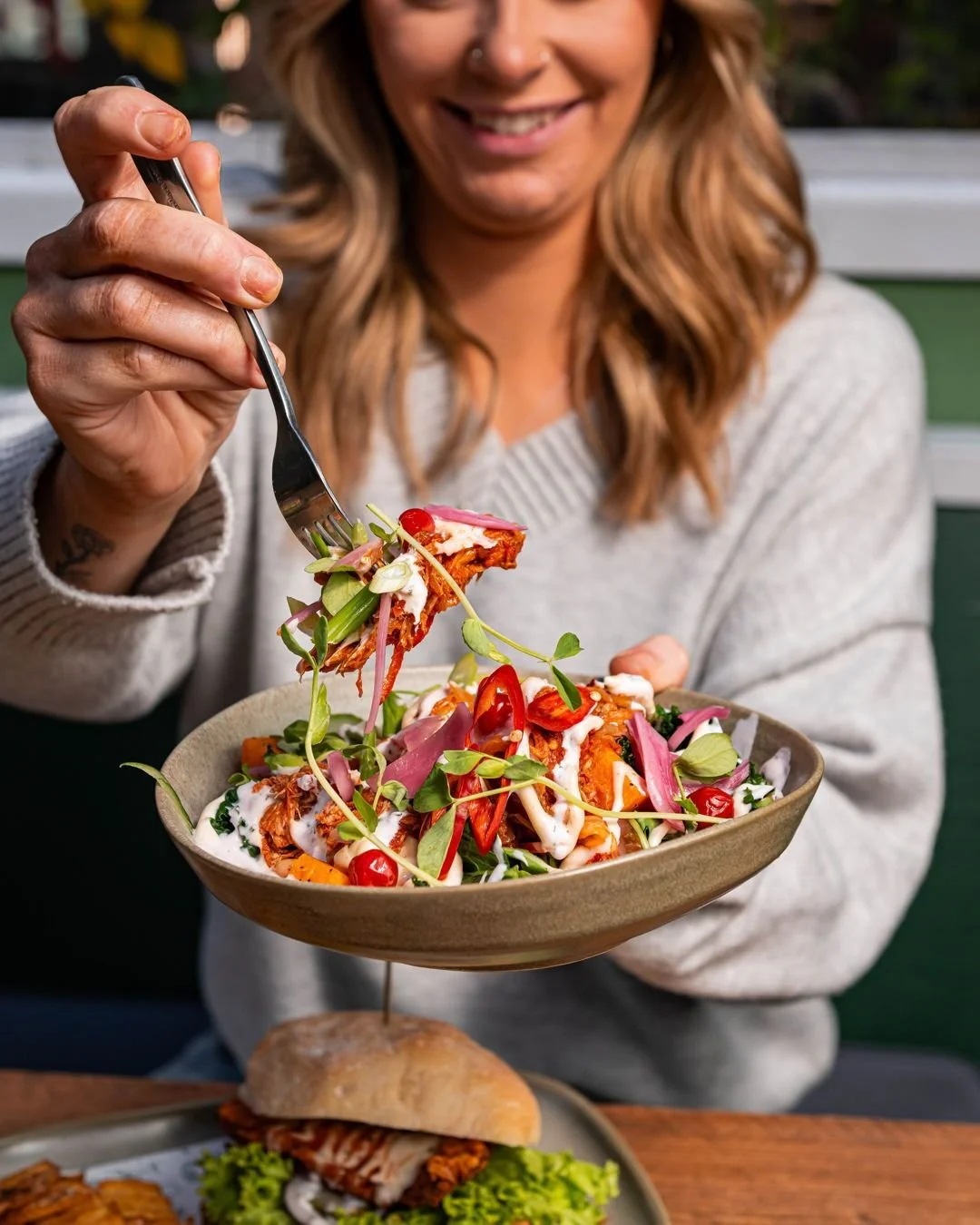 DIG INTO SOMETHING DELICIOUS THIS LUNCH TIME😋
Midday slump? Not here. &pound;10 gets you a main + soft drink, with flavours that hit the spot. We&rsquo;re obsessed with the buffalo chicken 👀🔥. Plus you can upgrade your drink to wine or Moretti for