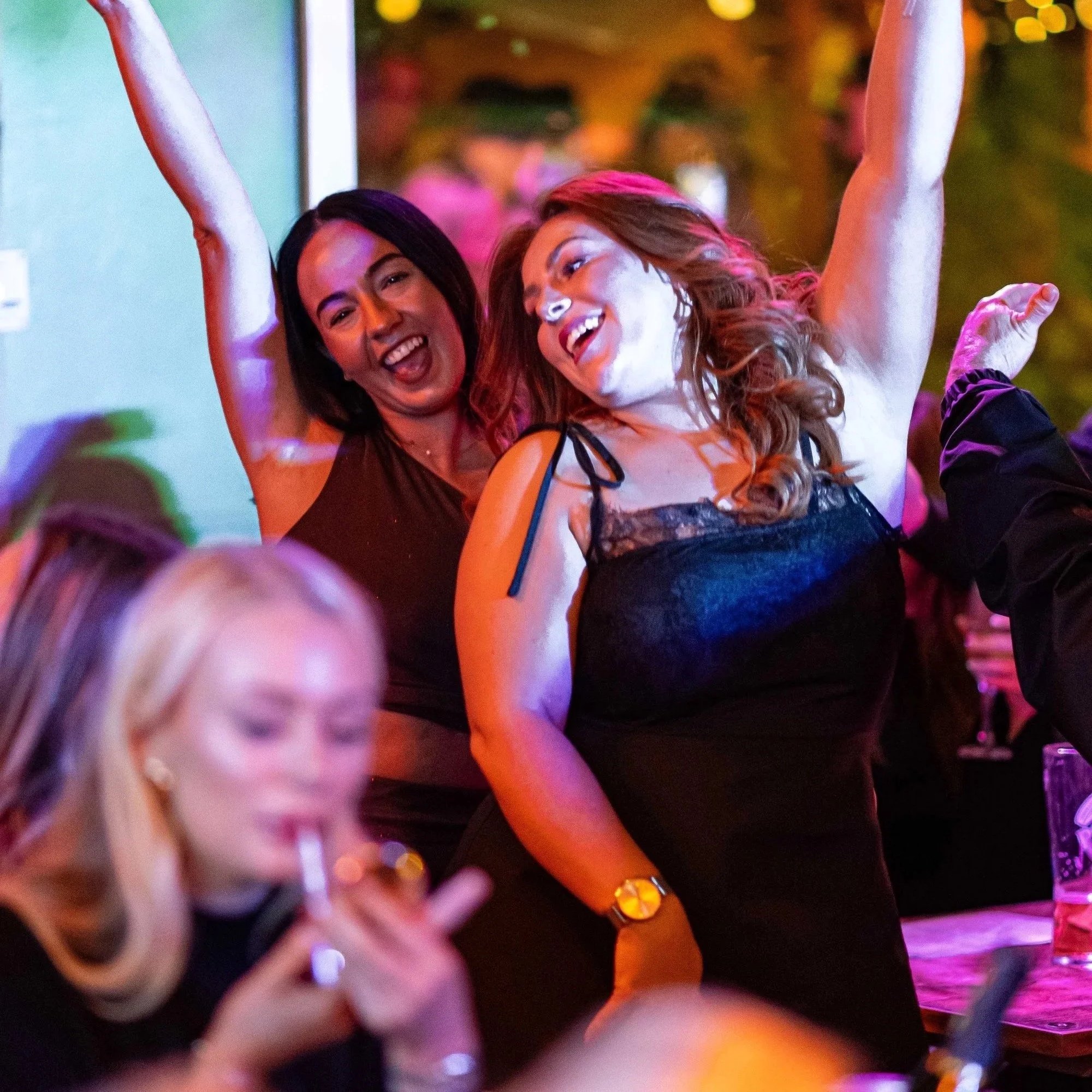 FESTIVE BOTTOMLESS BRUNCH