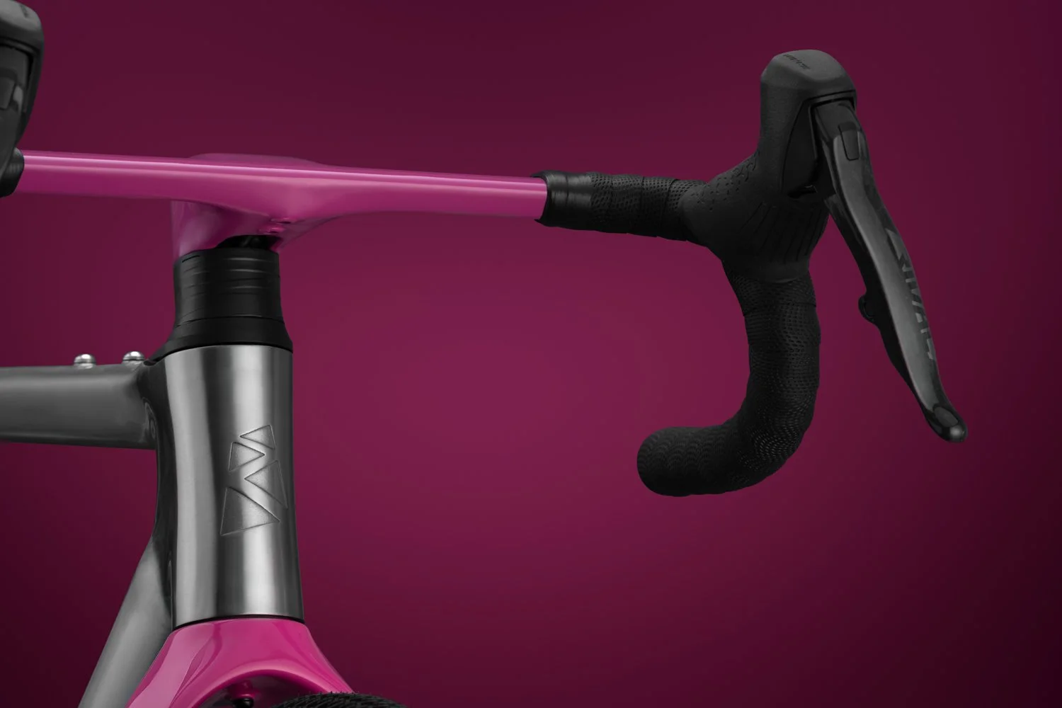 ribble-allroad-cockpit-pink-detail.jpg