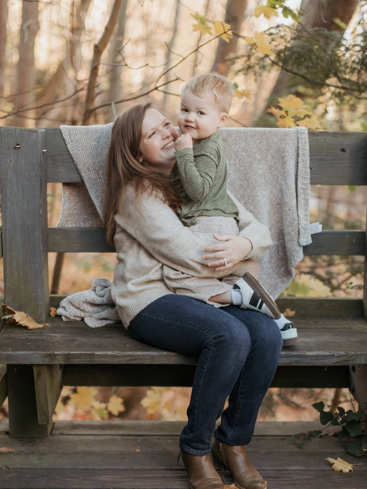 FALL MINIS are live!! 

Book at the link in my bio if you&rsquo;re ready for a lovely fall fun day of capturing memories!!

#clevelandohiofallminis #clevelandfallminis #ohiofallminis