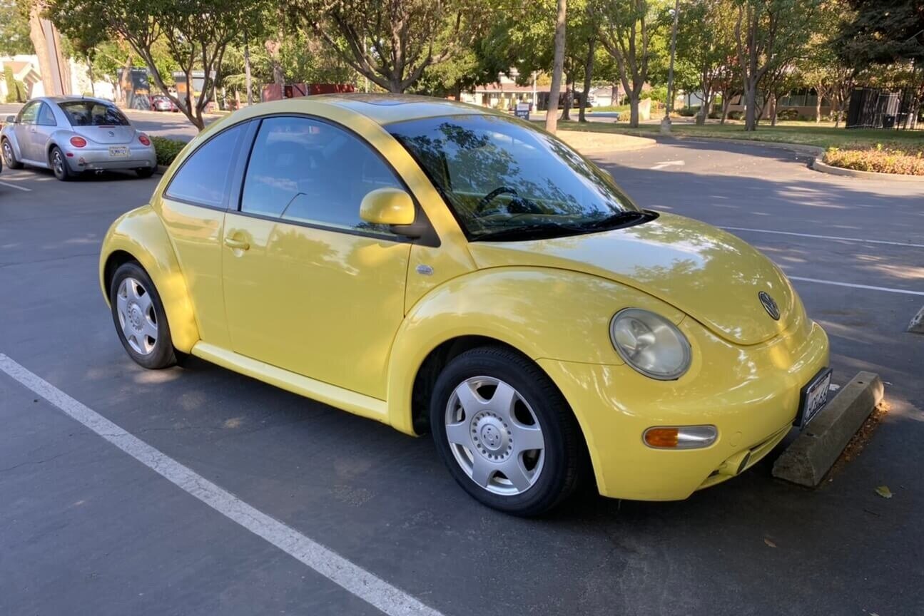 2000 VW Beetle GLS - Front Right Side Angle