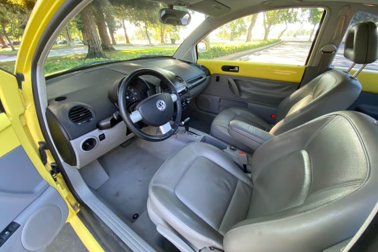 2000 VW Beetle GLS - Interior Front