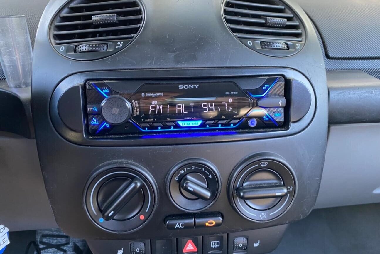 2000 VW Beetle GLS - Interior Sony Radio