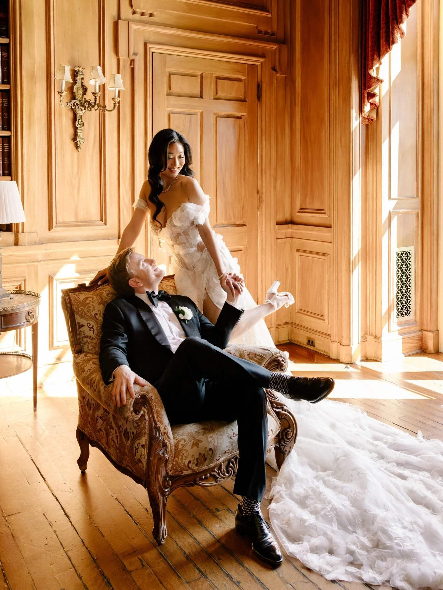 Morning Wedding Photoshoot at the Oheka Castle / NY 

Photo &amp; Video APV @alexeykuznetsov_com 
Couple: 
@amyliangmd
@swaglord
Planner: @liweddingplanners
Venue: 
@ohekacastle
@oheka_weddings_and_events
Band: @silverarrowband
Dress: @galialahav @gl