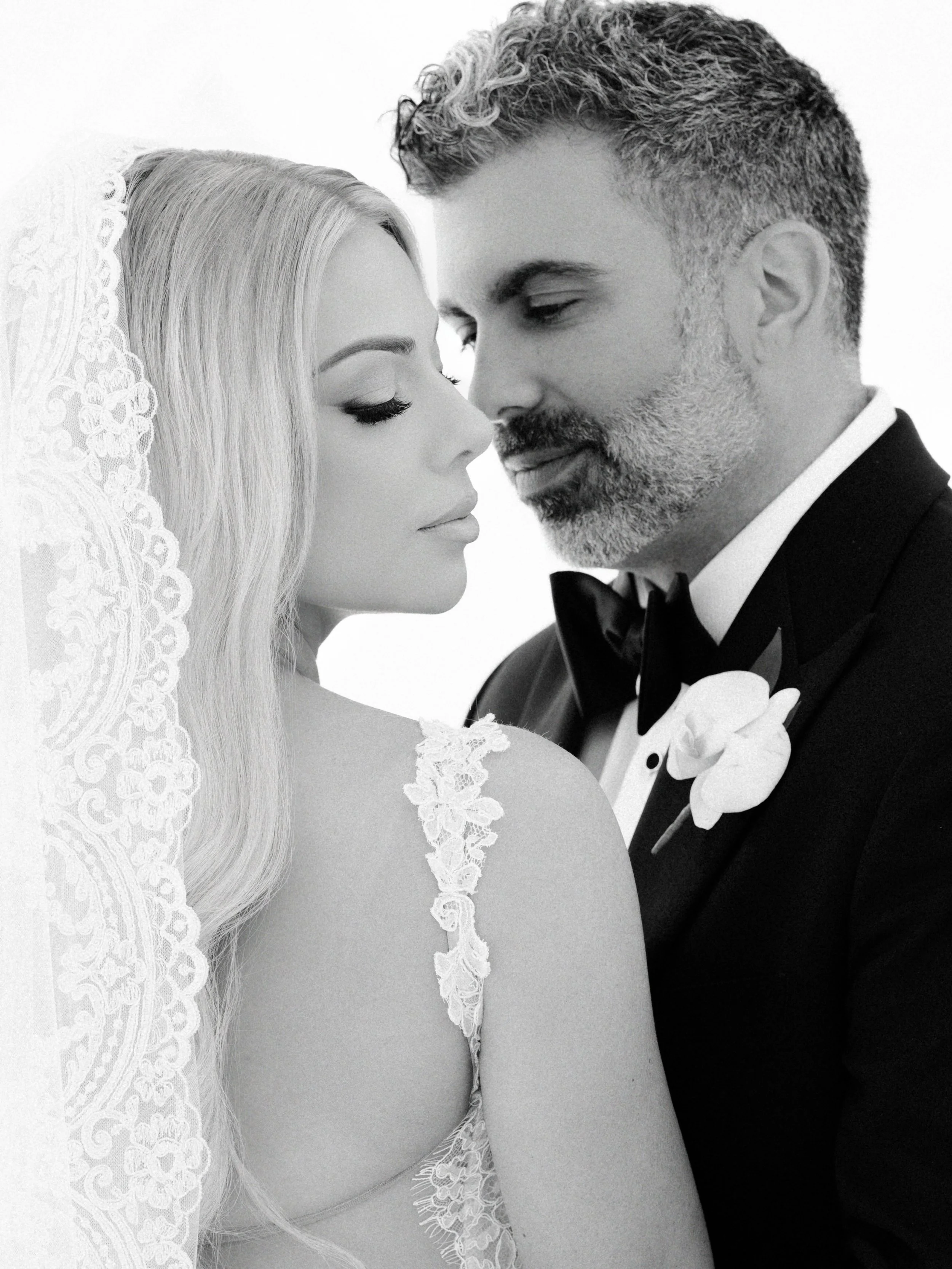The real love ❤️ 

#wedingphotography #milwaukee #weddingdresses 
Couple: @ashheinz @ashleyinjects_spaderma @saviferraro
Planners:&nbsp;@lightasafeatherevents
Dress: @galialahav @glbrides
Shoes: @jimmychoo
Rentals:&nbsp;@bbjlatavola&nbsp;@eventessent
