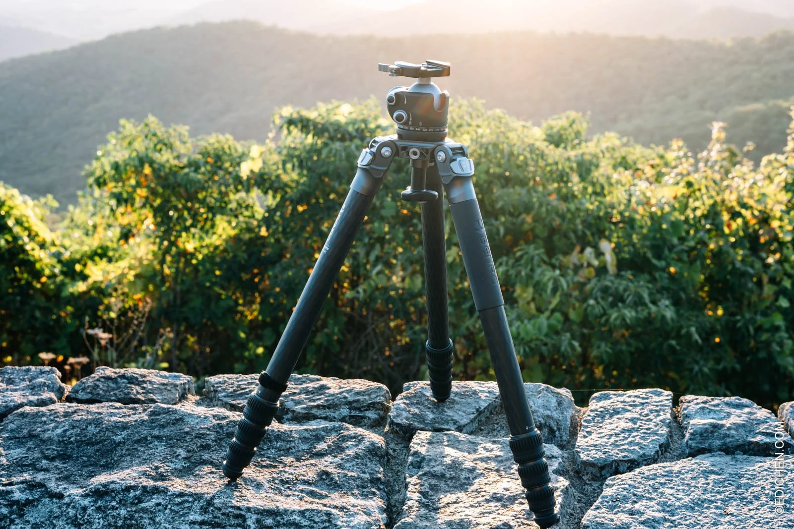 百诺碳纤维三脚架Benro Mammoth TMTH44C使用感受