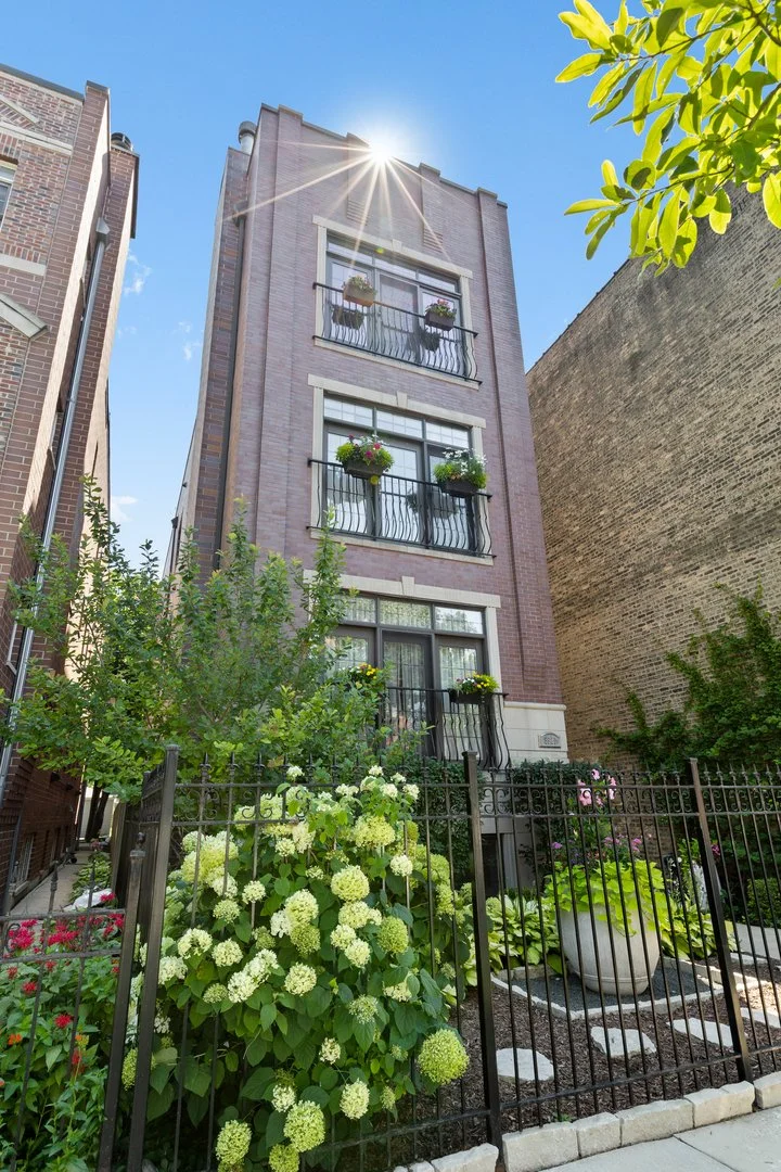 3921 N Greenview #1