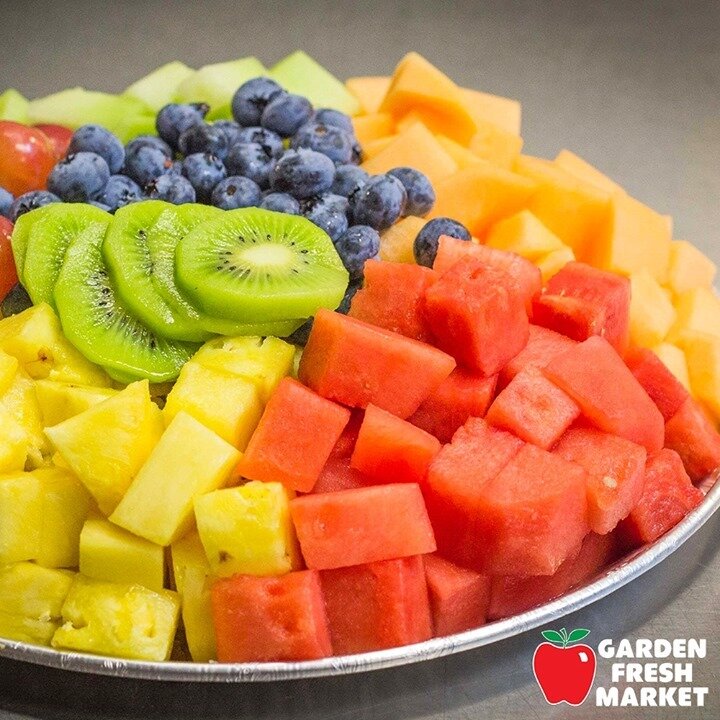 Nothing is more refreshing than a crisp fruit tray! What's your favorite fruit? 🍉