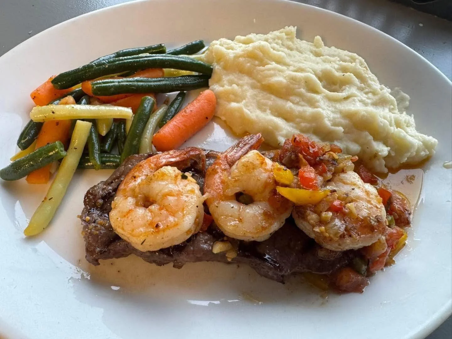 Friday Surf and turf Luncheon features our New York Strip-loin with Garlic Prawns! 

See you for lunch.  11-2 pm