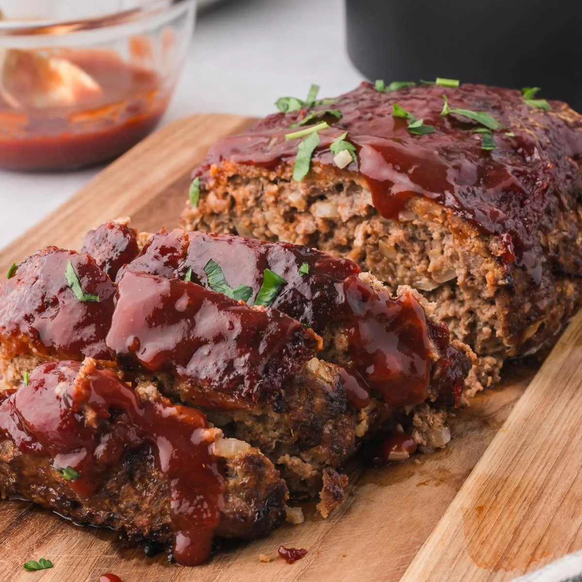 Steakhouse Meatloaf with our Bbq sauce served with veggies and mashed potatoes! 

Join us for lunch today. 11-2 pm.